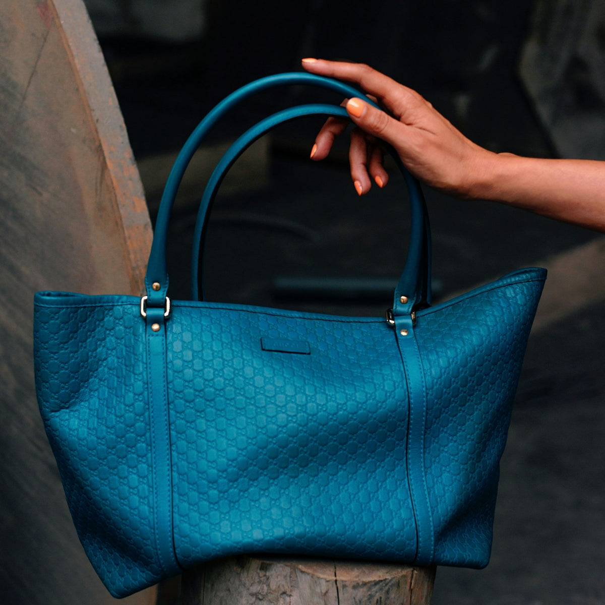 a hand holding a blue bag